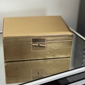 MAC make up case in Gold